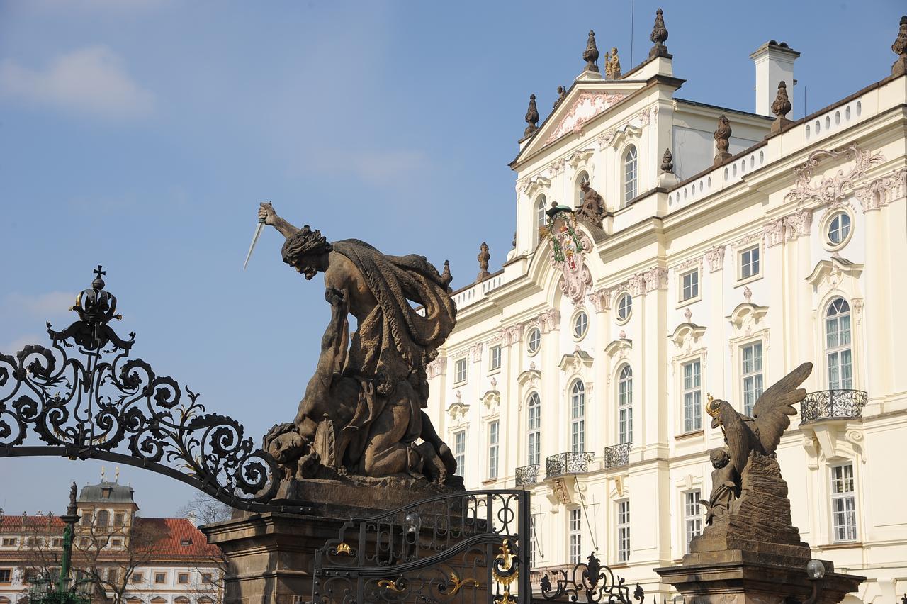 Cisarka Apartments Praag Buitenkant foto