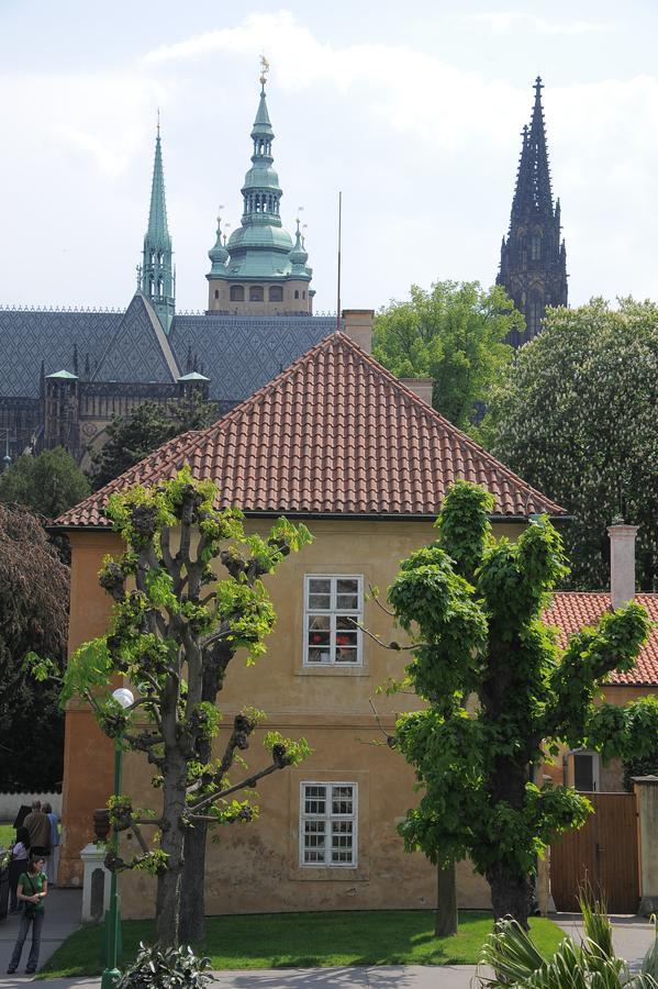 Cisarka Apartments Praag Buitenkant foto