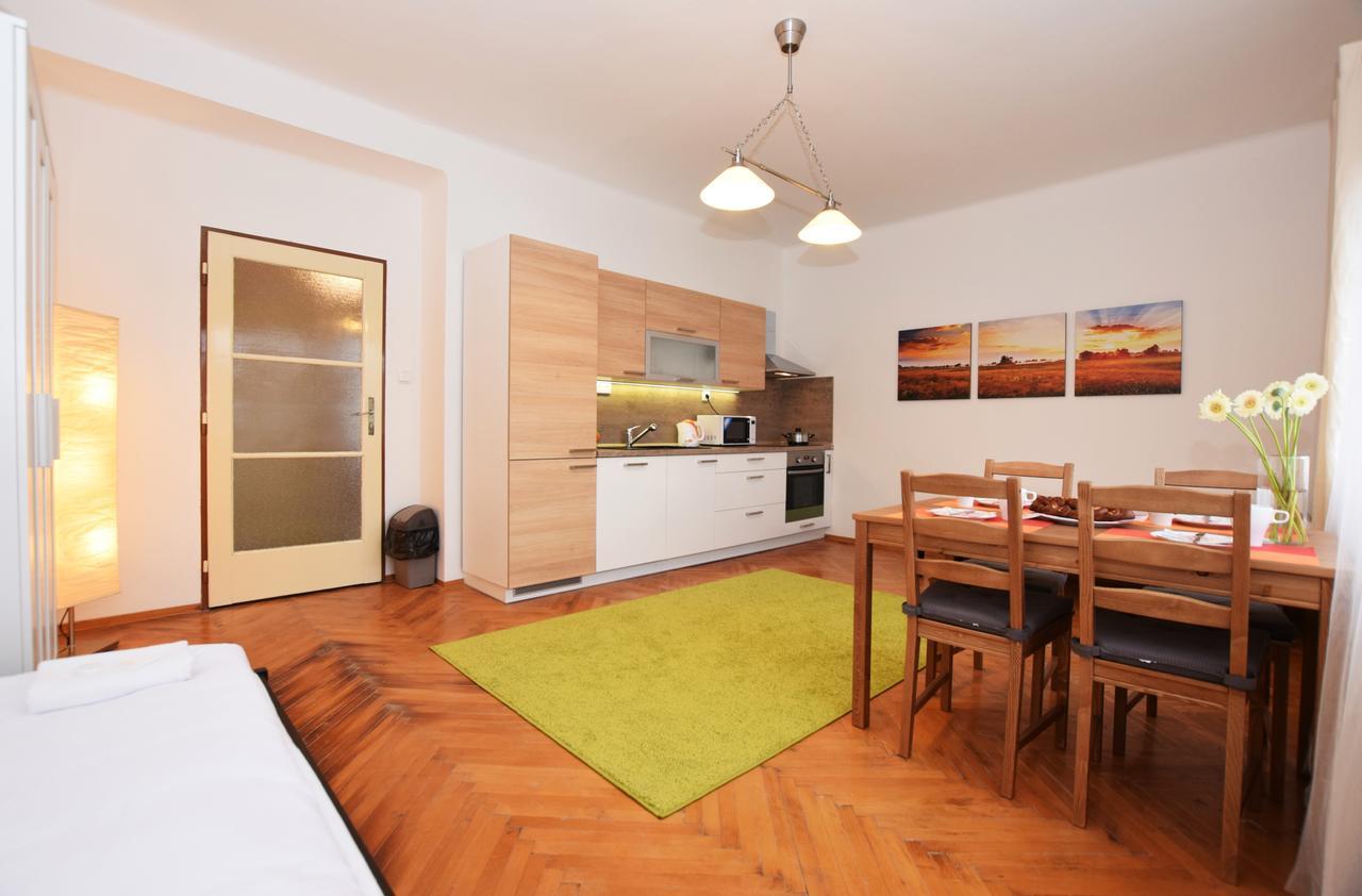 Cisarka Apartments Praag Buitenkant foto